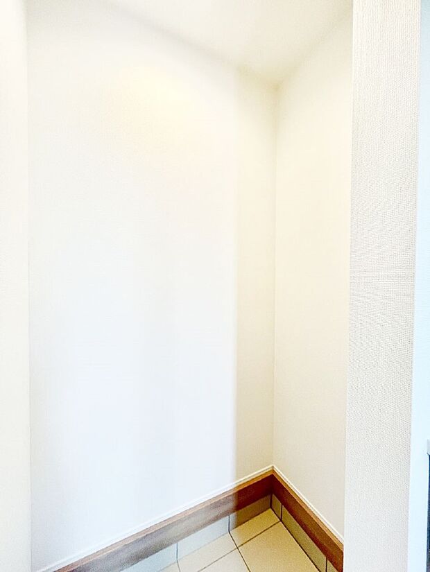 【収納】ベビーカーやアウトドア用品もスッキリ収納できるSIC付きです。