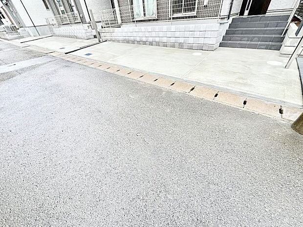 【駐車場】目の前が駐車場だと雨の日も大量にお買い物をした時も便利ですね