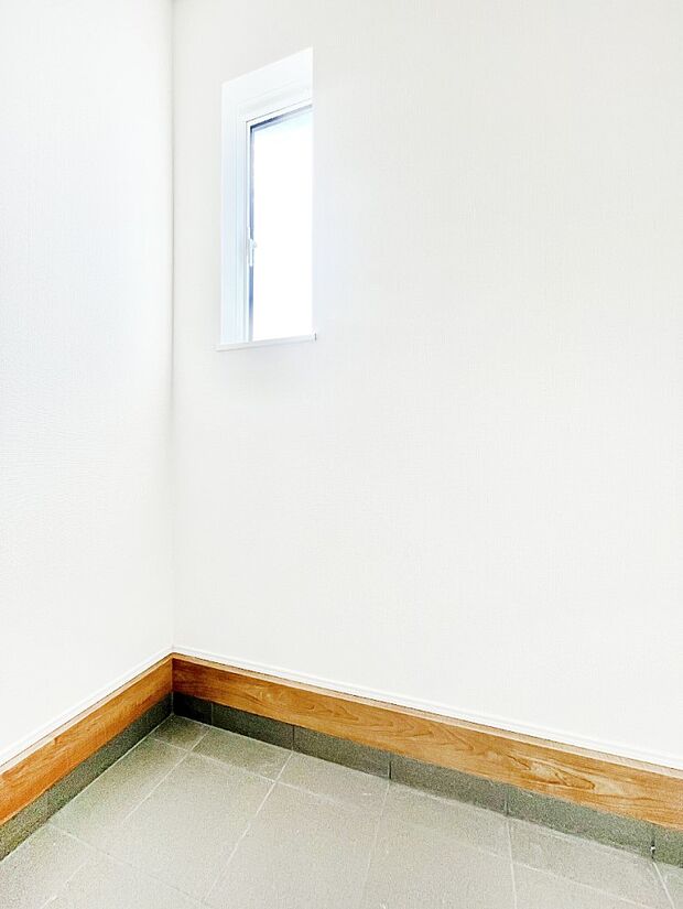 【収納】ベビーカーやアウトドア用品もスッキリ収納できるSIC付きです。