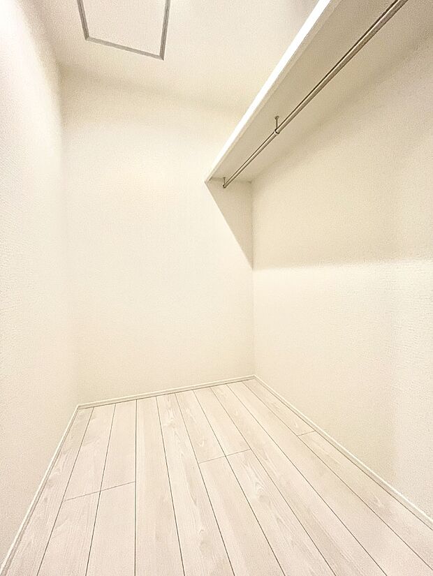 【ファミリークローゼット】家族みんなの共有物を収納するのに便利なファミリークローゼット