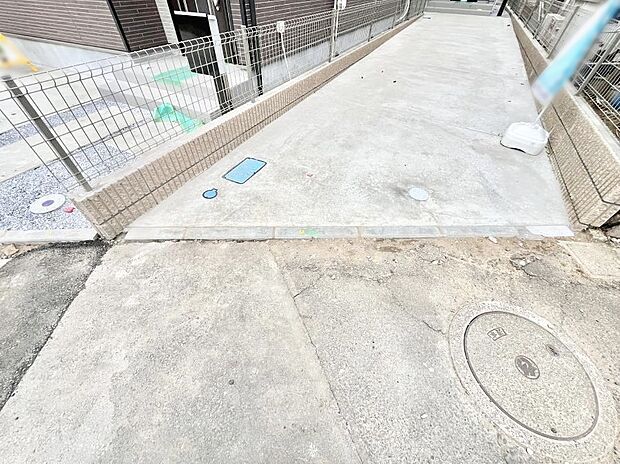 【駐車場】2台（車種による）駐車可！ご家族みんなの自転車も置ける広々カースペース。