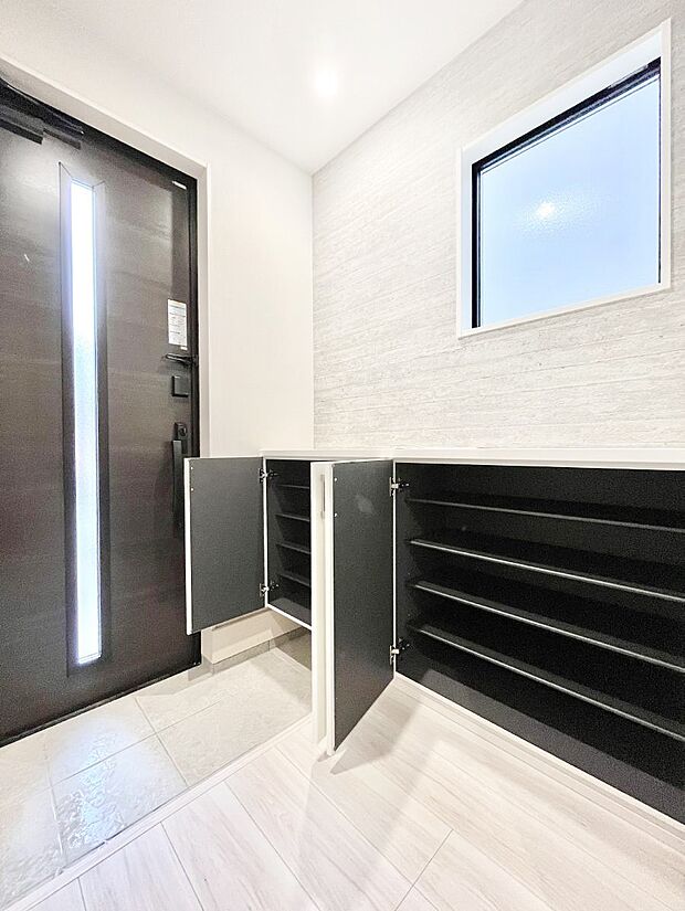 【収納】収納力ある下駄箱の活用で玄関廻りはいつでもスッキリ