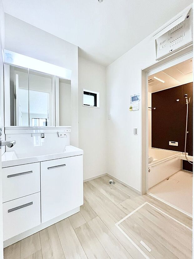 【洗面台・洗面所】明るい洗面所は毎朝の身支度も楽しくできちゃいそうです。