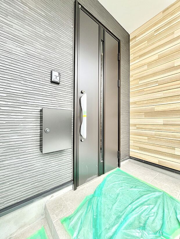 【玄関】大切な家族、来客を出迎える玄関。