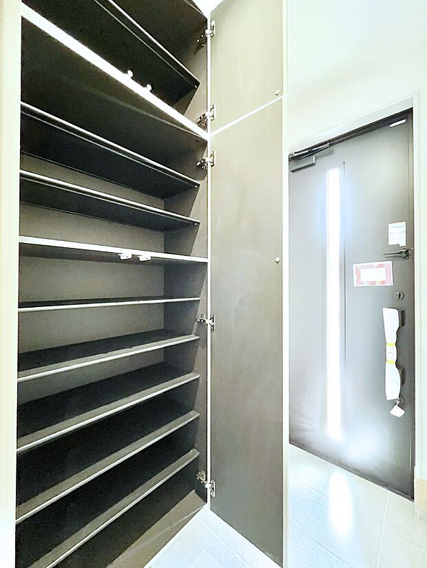 【シューズボックス】たっぷり収納できるシューズボックス。