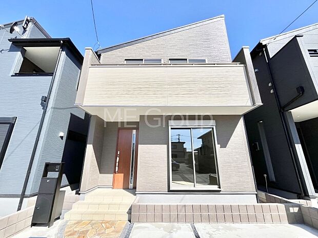 【現地外観写真】上質感あふれる外観デザイン。魅力の住まいを実現。 