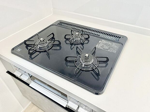 【三ツ口コンロ】三口ガスコンロでお料理が一気にはかどりそう  　