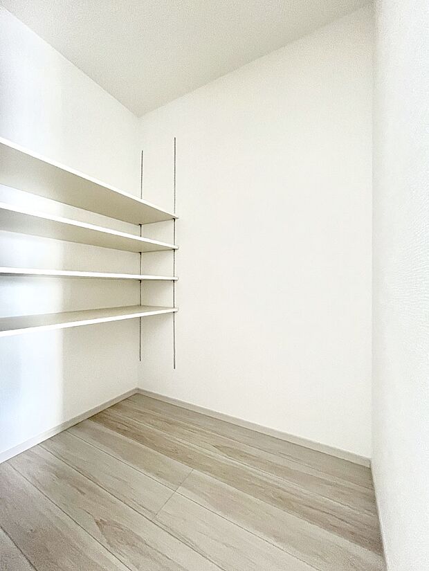 【パントリー】キッチンにはパントリー!食材のストックはもちろん、日用品の収納など使い方はいろいろ!