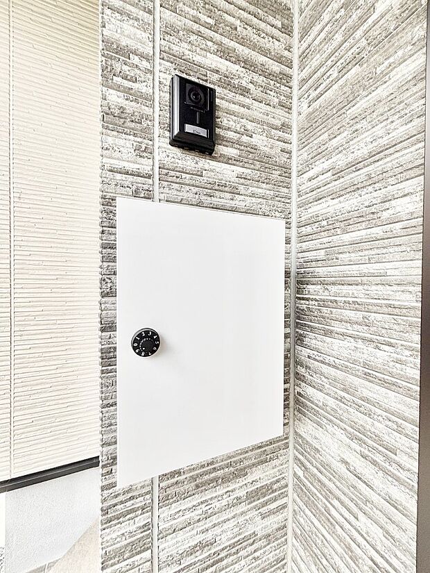 【その他現地】シンプルなデザインのポスト