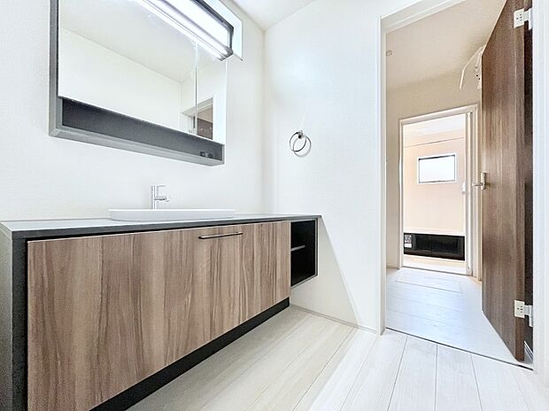 【洗面台・洗面所】スタイリッシュな洗面化粧台は忙しい朝の身支度に大活躍!