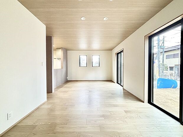 【ダイニング】シンプルなデザインなのでインテリアを考えるのも楽しみですね!