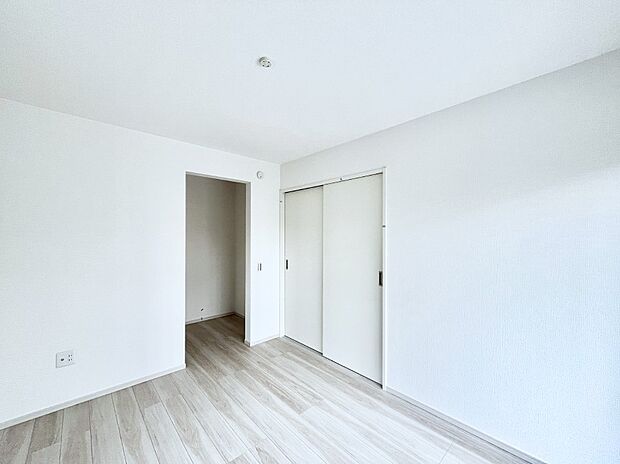 【寝室】全居室ウォークインクローゼット付き。季節ごとの入れ替えも不要で便利です!