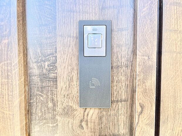 【玄関】ラクラク開錠!スマートコントロールキー。