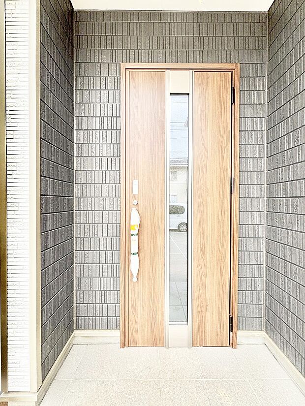 【玄関】大切な家族、来客を出迎える玄関。