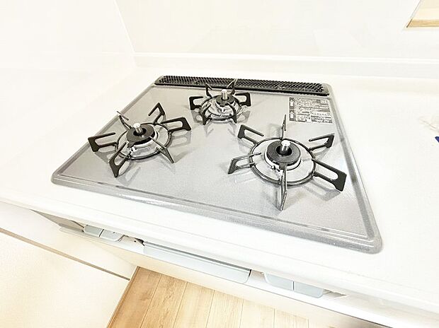 【三ツ口コンロ】三口ガスコンロでお料理が一気にはかどりそう。