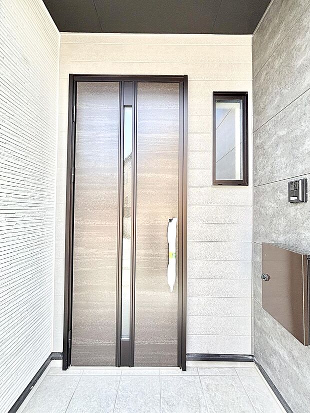 【玄関】大切な家族、来客を出迎える玄関。