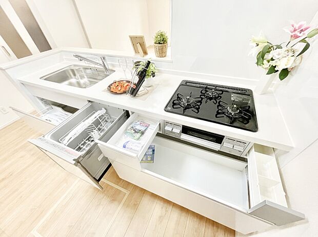 【キッチン収納】収納スペースもたっぷり！広々とした作業スペースで家事もラクラク！