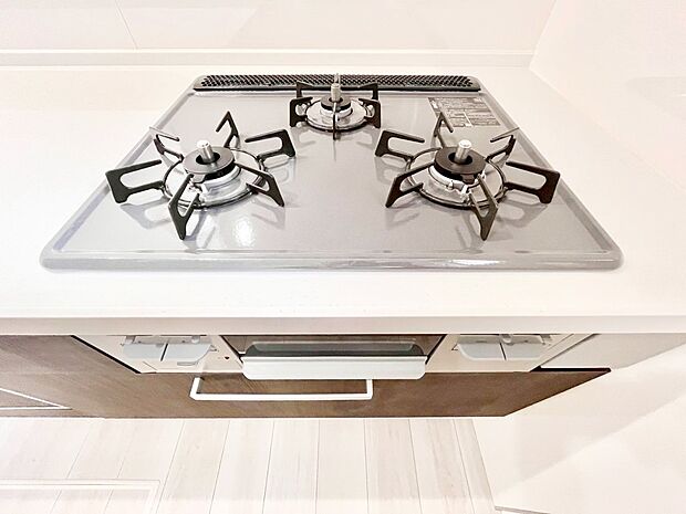 【ガスコンロ】三口ガスコンロでお料理が一気にはかどりそう  