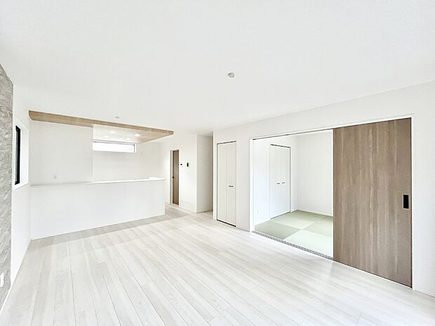 【リビングダイニング】家族団らんの時間も増えそうなくつろぎのリビングダイニング。   　