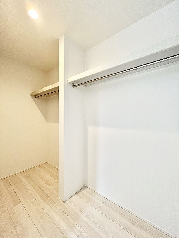 【ウォークインクローゼット】ウォークインクローゼットの活用で生活空間スッキリ　