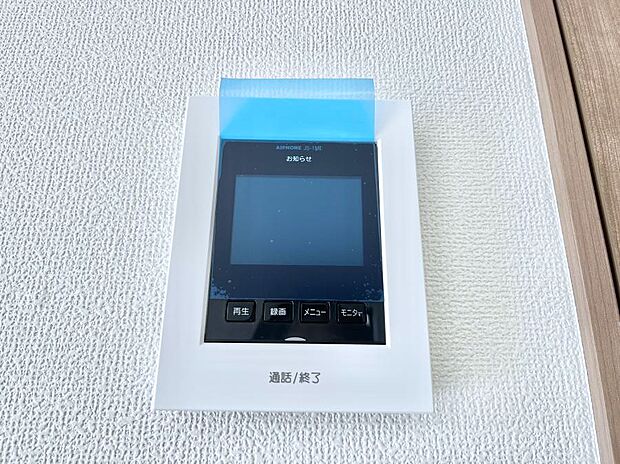 【TVモニター付きインターフォン】訪問者が一目でわかる安心のＴＶモニター付きインターホン。 