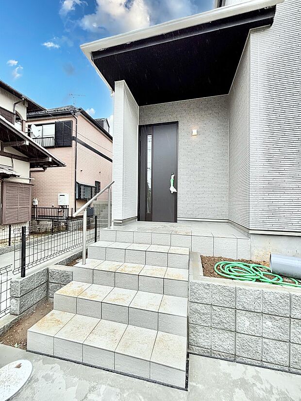 【玄関】大切な家族、来客を出迎える玄関。