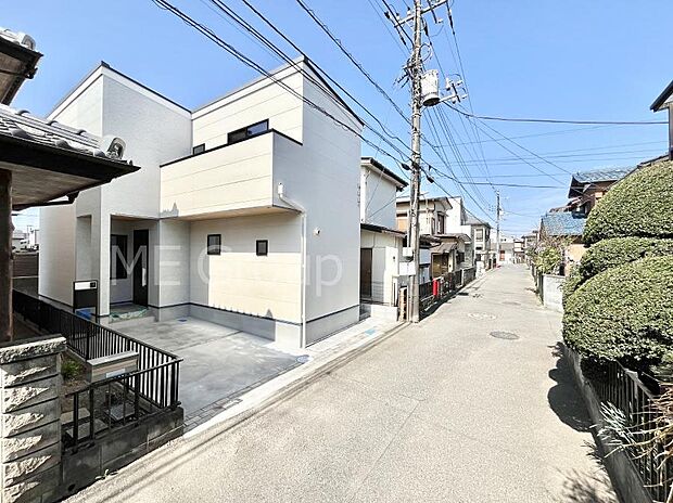 【前面道路含む現地写真】前面道路はきちんと整備されています  