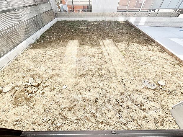 【庭】ガーデニングや家庭菜園も楽しめるお庭付き。