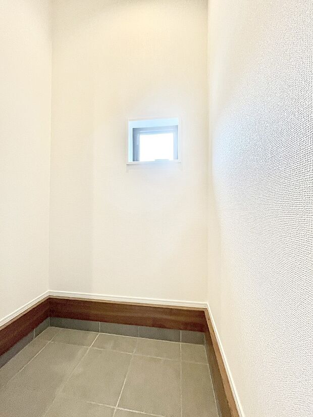 【収納】シューズインクローク付き！雨具やベビーカーも置けます。