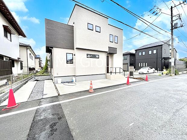 【現地外観写真】たっぷりの陽光と心地よい風が舞い込む住まい