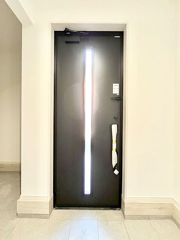 【玄関】明るい玄関はお客様をお出迎えするのにぴったりです！