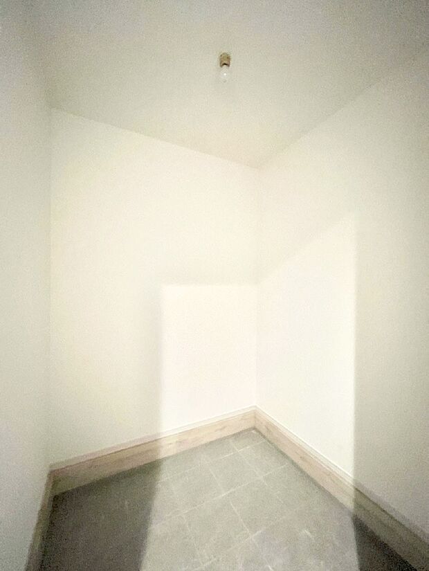 【収納】シューズインクローク付き！雨具やベビーカーも置けます。