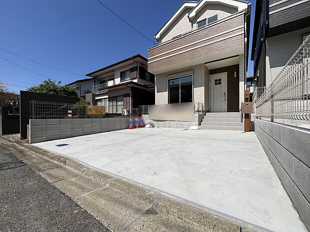 【駐車場】駐車2台可能！急なお客様の駐車に。また、ご家族の自転車スペースとしても大活躍。