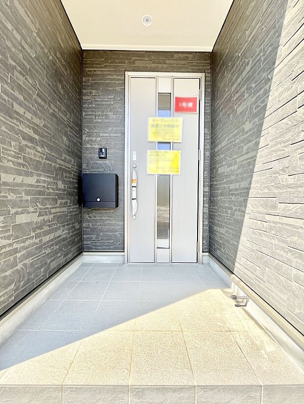 【玄関】大切な家族、来客を出迎える玄関。