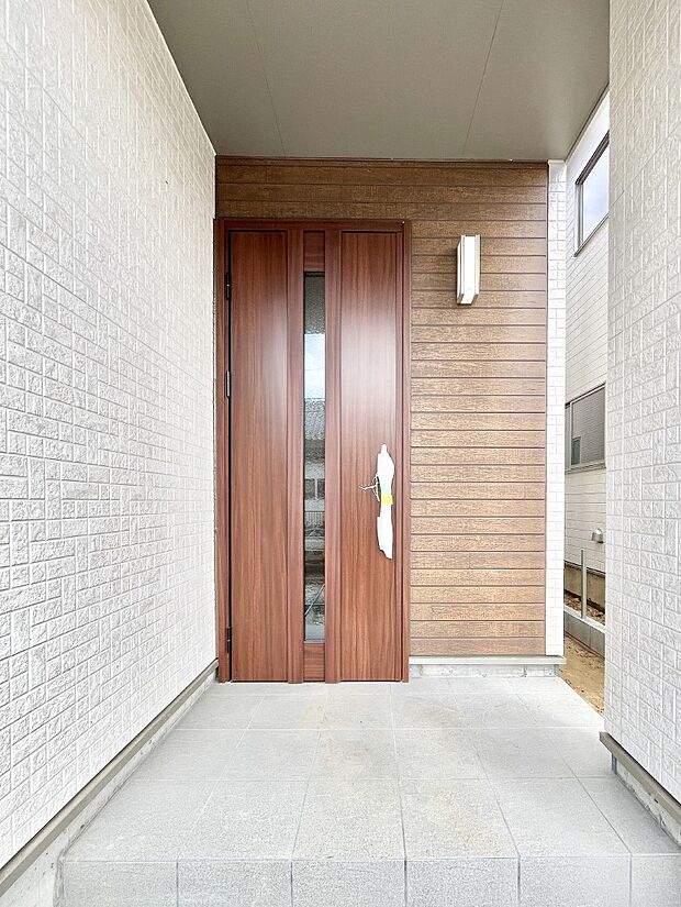 【玄関】大切な家族、来客を出迎える玄関。