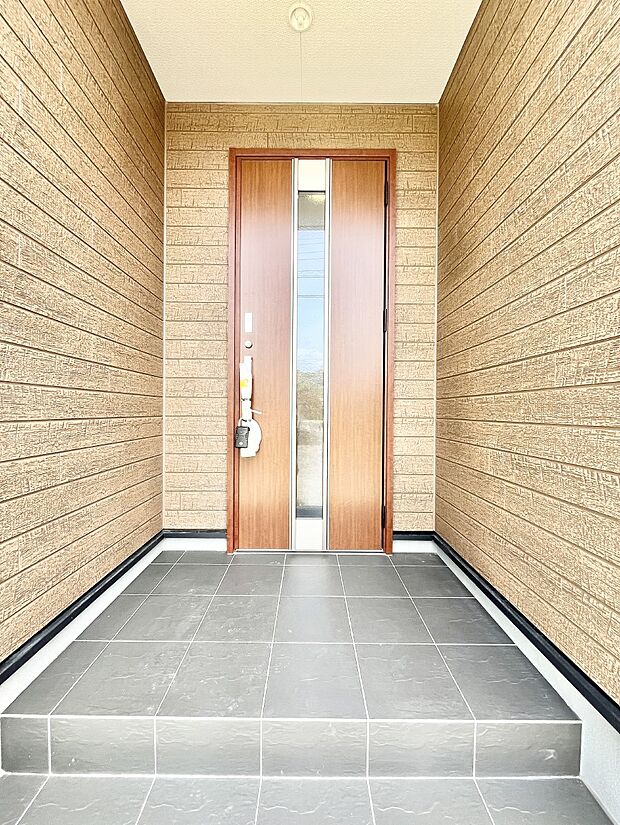 【玄関】大切な家族、来客を出迎える玄関。