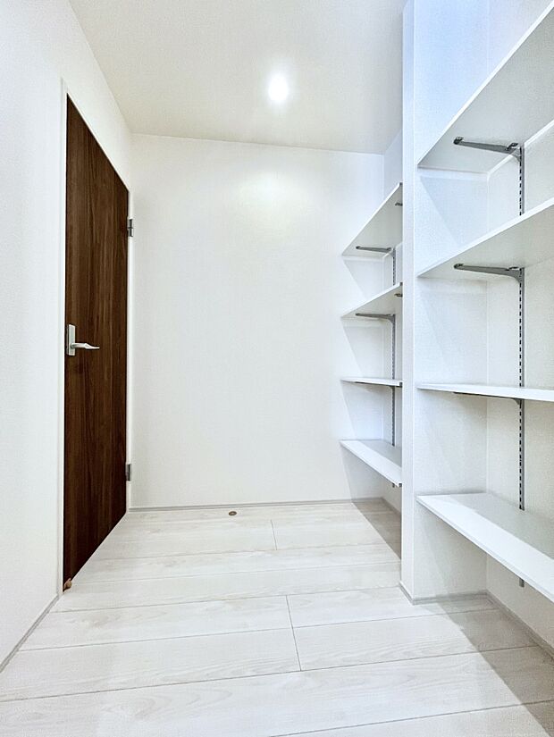 【収納】キッチンにはパントリー!食材のストックはもちろん、日用品の収納など使い方はいろいろ!