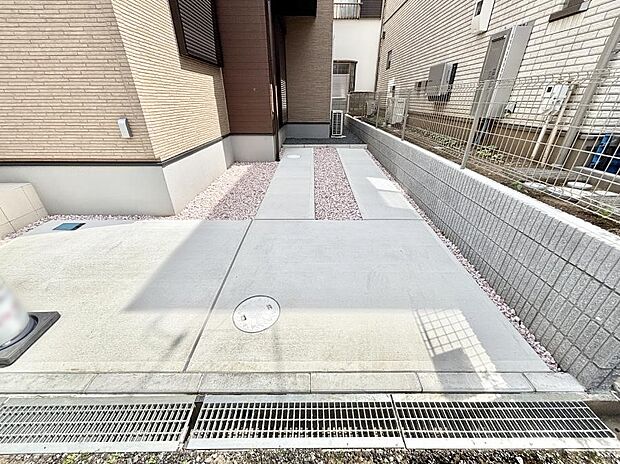 【駐車場】目の前が駐車場だと雨の日も大量にお買い物をした時も便利ですね