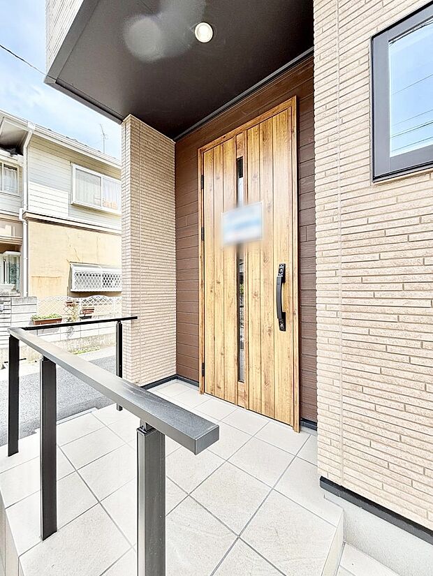 【玄関】大切な家族、来客を出迎える玄関。