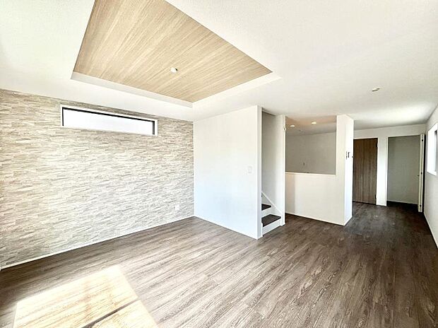 【リビングダイニング】リビング階段が家族の笑顔と会話をつないでくれます