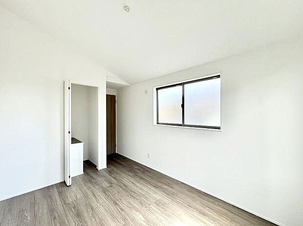 【寝室】収納も充実しています!どんなお部屋にするか考えるのが楽しみですね。