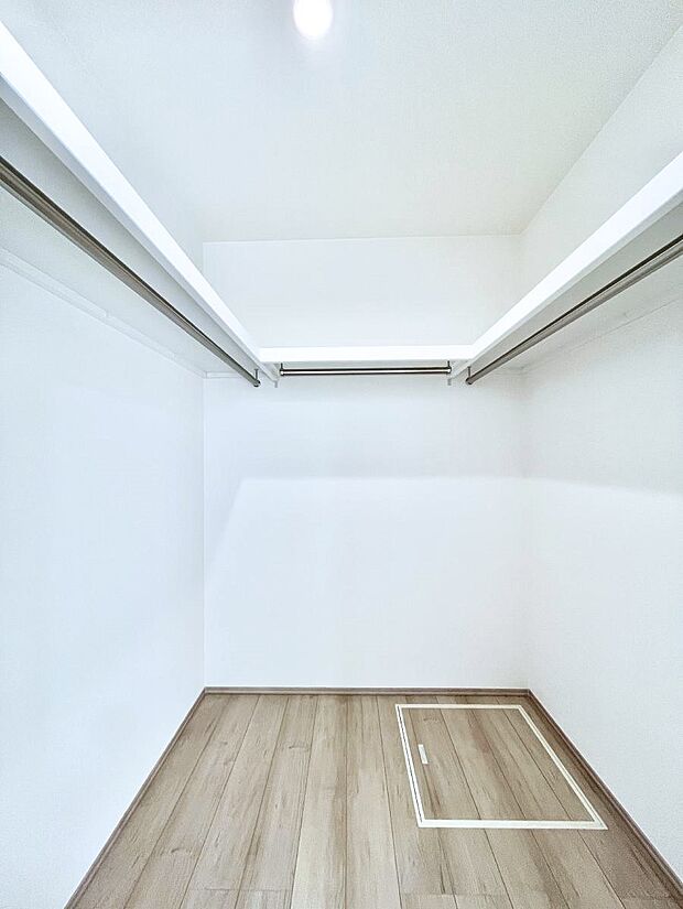 【ウォークインクローゼット】毎日の服選びが楽しくなるウォークインクローゼット