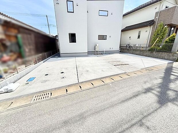 【駐車場】3台駐車できるゆとりのカースペース!