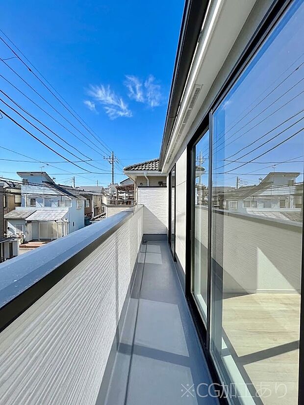 【バルコニー】南向きのバルコニー！ご家族の洗濯物はもちろん、お布団もたっぷり干せます！