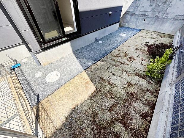 【庭】住まいに明るい光と開放感を演出してくれる庭スペース付き!