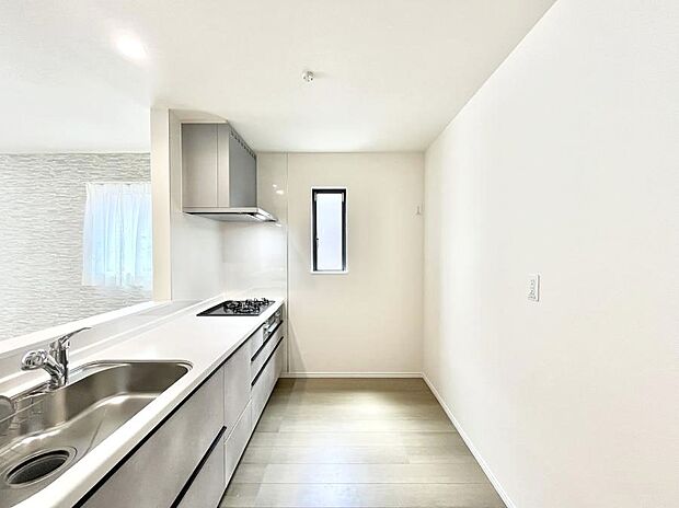 【キッチン】ゆとりあるキッチンではご家族と楽しくお料理ができます。