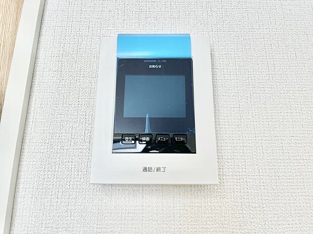 【TVモニター付きインターフォン】訪問者が一目でわかる安心のＴＶモニター付きインターホン。 