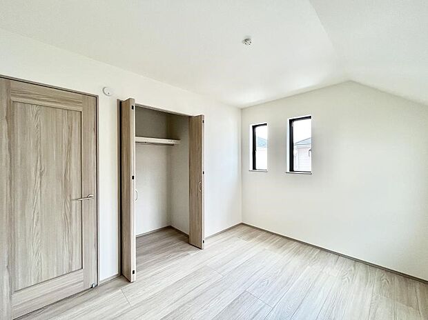 【寝室】収納も充実しています!どんなお部屋にするか考えるのが楽しみですね。