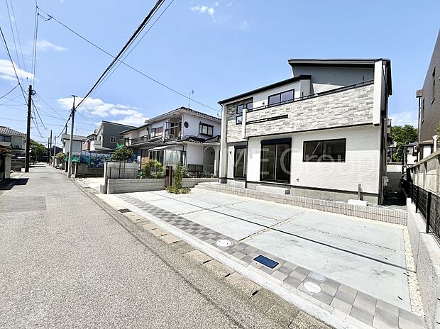 【前面道路含む現地写真】前面道路はきちんと整備されています