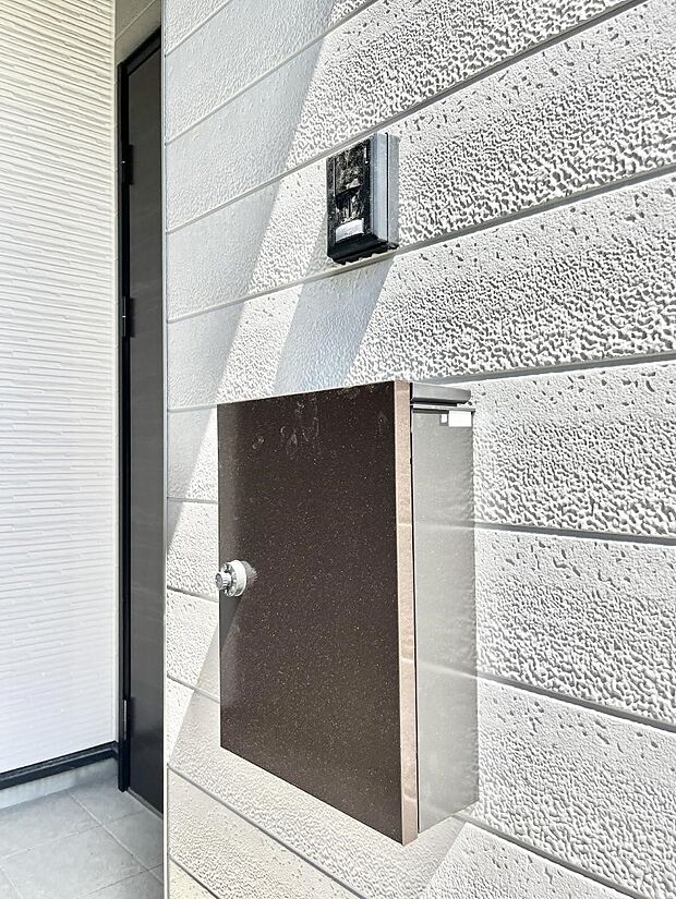 【その他現地】シンプルなデザインのポスト